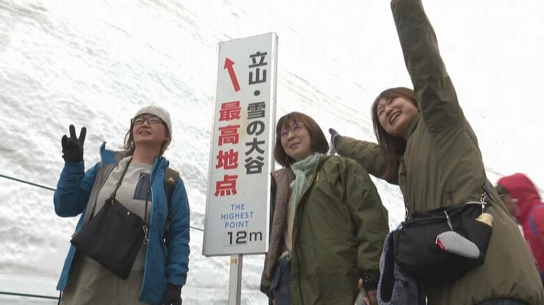 立山黒部アルペンルートが全線開通　雪の壁は例年より4メートル低くても「圧巻」の声　ことしは開業55周年｜FNNプライムオンライン