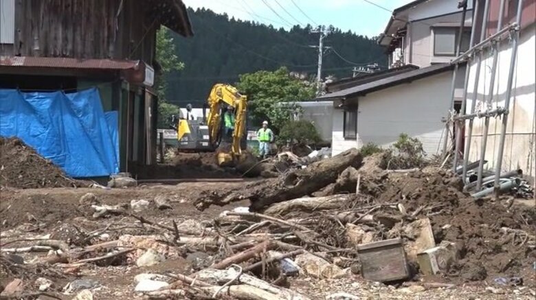 「住めなくなるのが一番悲しい」記録的大雨から3週間…住民ら少しずつ前へ　酒田市北青沢で土砂撤去始まる【山形発】｜FNNプライムオンライン