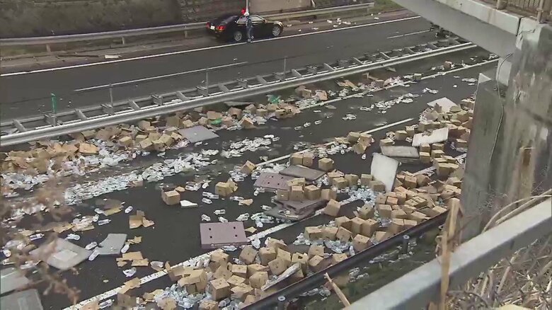 【死者3人に】巻き込まれた軽自動車の男女・4トントラック運転手が死亡…最初に追突された軽自動車女性も意識不明　三重・東名阪自動車道｜FNNプライムオンライン