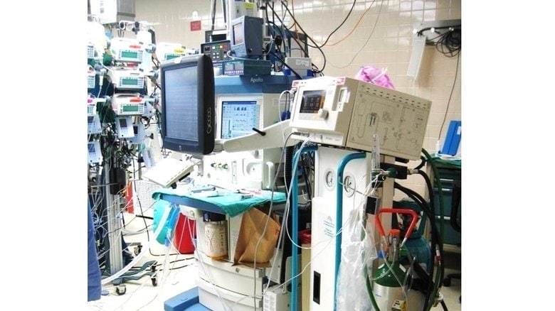 一酸化窒素吸入のための医療機器(手前)