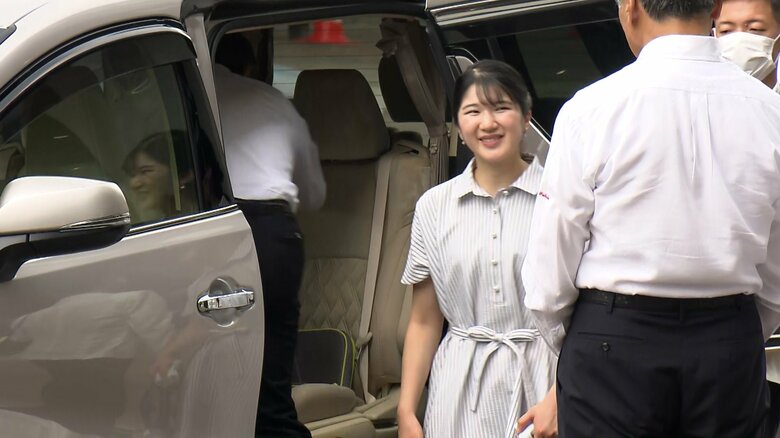 那須塩原駅に到着した天皇ご一家