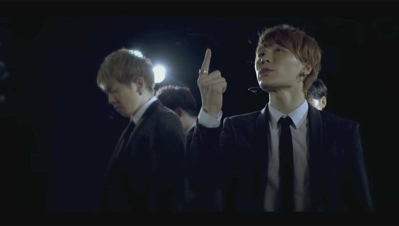 ボーカル＆手話パフォーマー　「HANDSIGN」