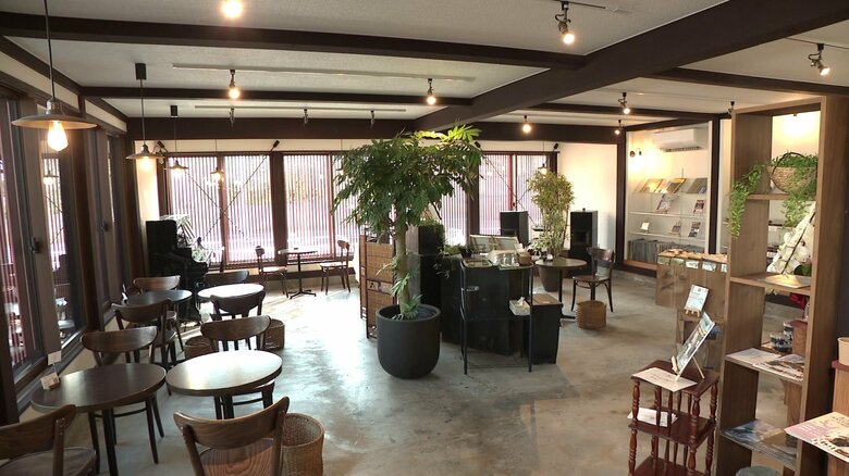 築80年の建物をリノベーションした「かふぇうたせ」の店内