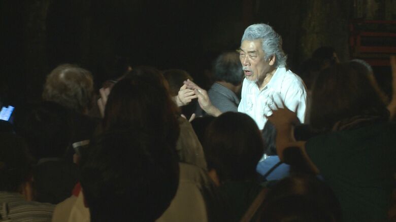 会場のファンと触れ合う宇崎さん