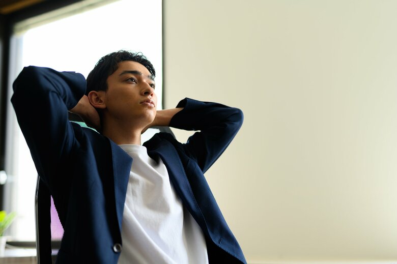 集団はサボりが生じやすい（画像：イメージ）