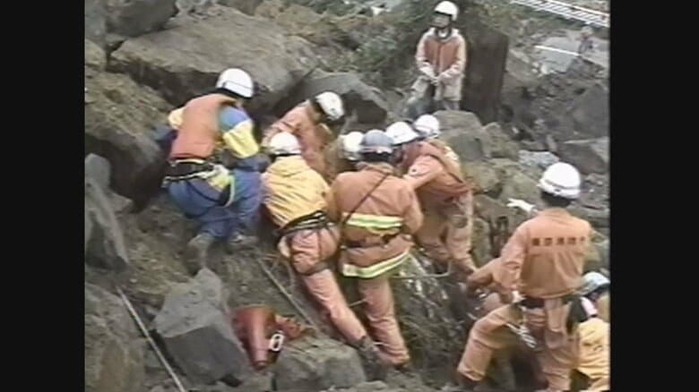 「待っててね」と声をかけながら活動する隊員（提供：東京消防庁）