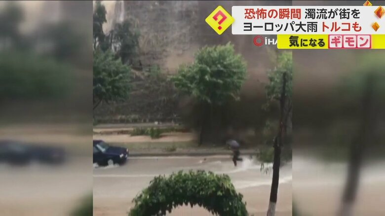 土砂崩れが発生し、男性がのみ込まれる瞬間④