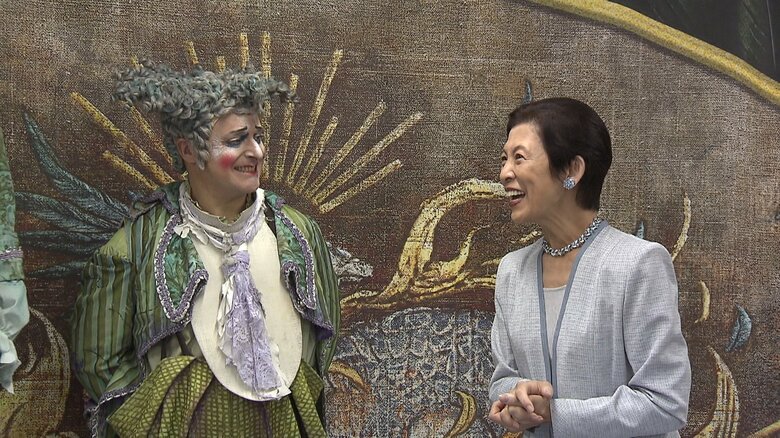 「アレグリア」出演者と談笑される久子さま