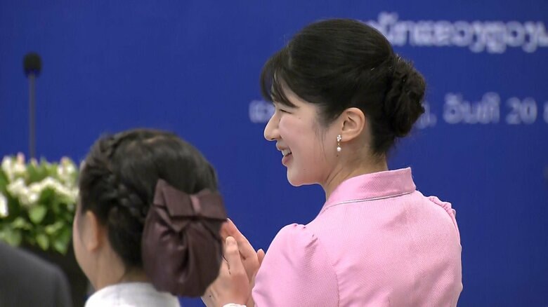 午餐会ではラオス語を交えておことばを述べられた　11月20日