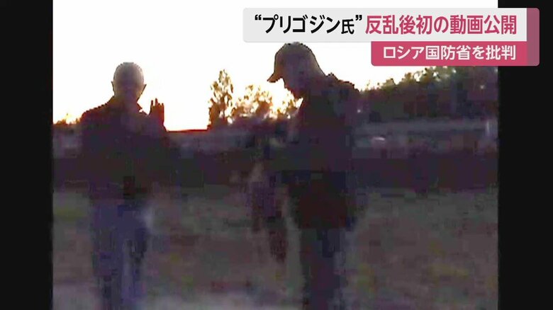 プリゴジン氏とされる人物（左）