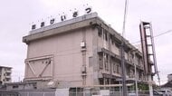 集合住宅の一室で60代男性が死亡　52歳女を死体遺棄容疑で逮捕「20年前から同居している内縁男性」　ベッド上で発見された遺体は腐敗し死因不明　大阪・和泉市