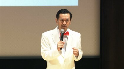 ムーディ勝山さんが交通安全呼びかけ　クイズ形式で交通ルール学ぶ