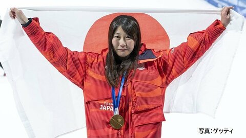暫定3位から大逆転！村瀬心椛がビッグエア制覇…日本女子スノボ初金メダル「全部がつまった重み」【ミラノ・コルティナ五輪】
