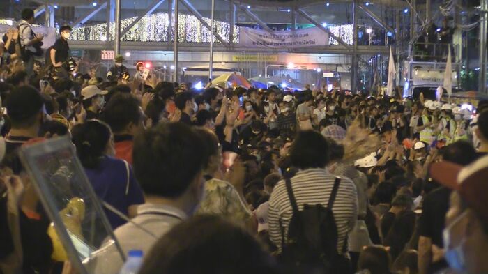 サイアム商業銀行本店前・11月25日
