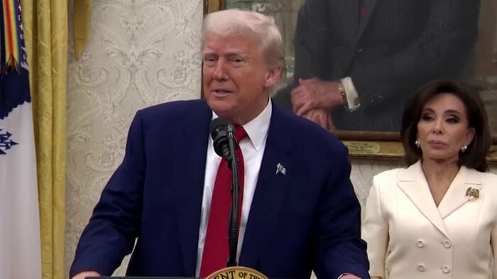 「不快な質問だ」と怒りをあらわにしたトランプ氏(5月28日)