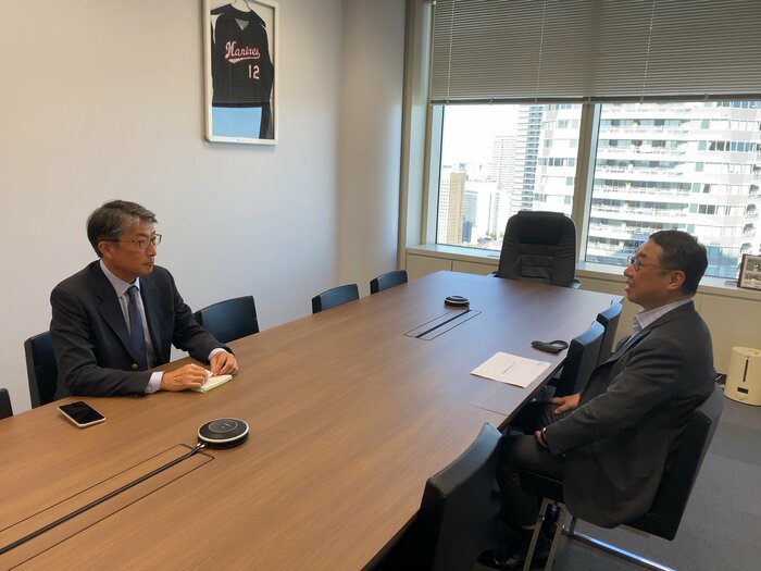 リーフラス代表取締役社長の伊藤清隆氏(右)「部活を切り離す流れは止められないですね」