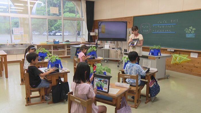 2023年春に鏡洲小学校に入学した子どもたち。