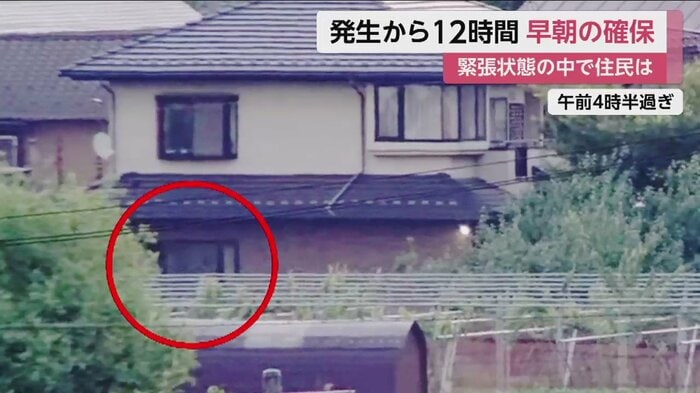 26日午前4時半過ぎ。住宅1階の窓が開き、人影が