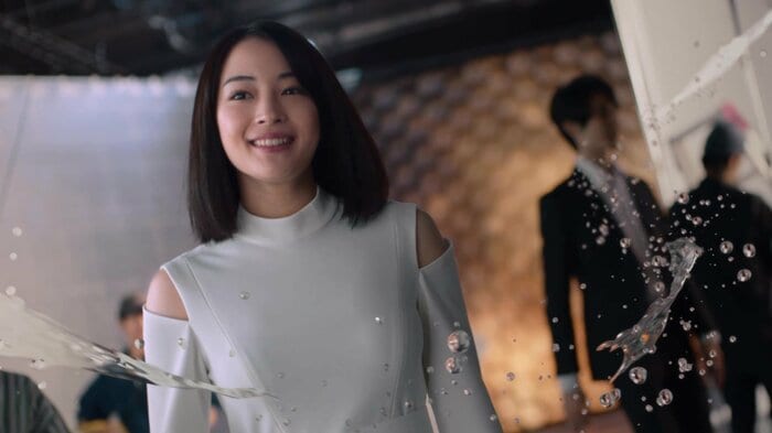 テレビCM「『ひろがれ、瞳の チカラ。』マイティアVシリーズ クリアな瞳に」篇のワンシーン