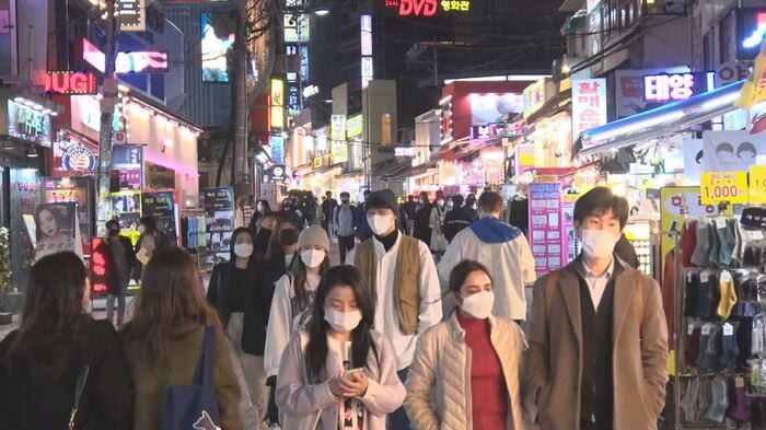 4月中旬に撮影したソウル弘大(ホンデ) すでに多くの若者が街に繰り出していた