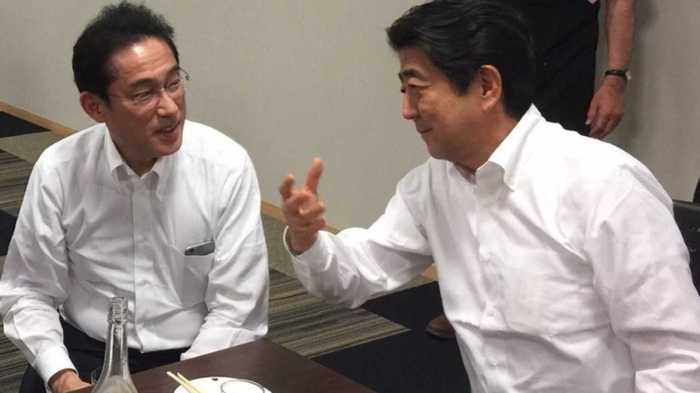 岸田氏と会ってない?首相動静に浮かぶ「空白の時間」の怪