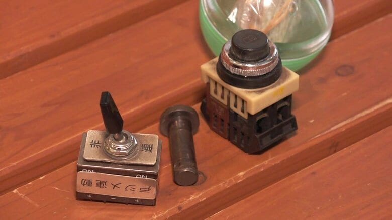 鉄道ファンの心くすぐる「ガチャ」登場　カプセルの中身は歴史感じる“実際の部品”「秋田内陸線」全線開業35周年｜FNNプライムオンライン