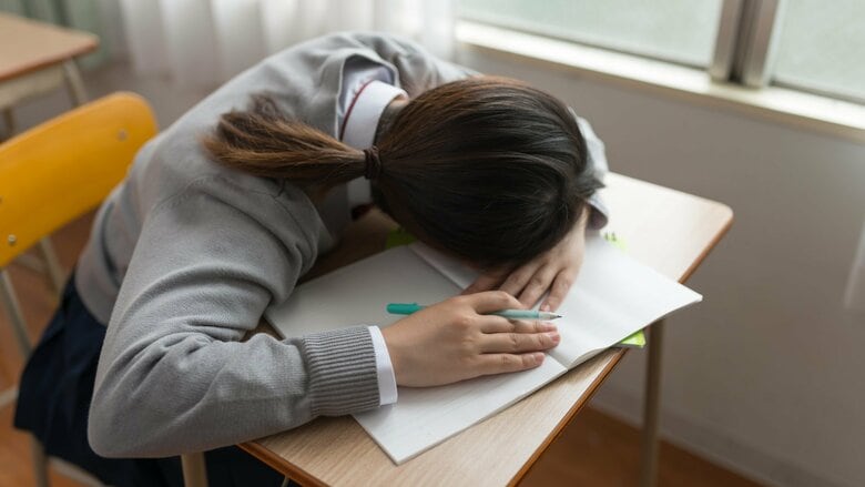 睡眠時間の短さは高校生から習慣化されている？日本人の睡眠傾向と長くても短くても与える健康への影響｜FNNプライムオンライン