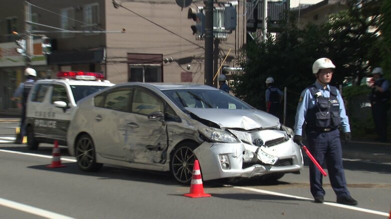 【パトカーから逃走中に“暴走”】交差点で事故起こした19歳男逮捕…直前に『挙動不審な様子』600メートル追跡受けるも猛スピードで信号無視か…逃走したワケ調べる〈北海道札幌市〉｜FNNプライムオンライン
