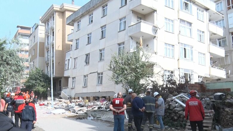 トルコ・イスタンブールで7階建てのビル　1～3階が倒壊し2人死亡3人安否不明｜FNNプライムオンライン