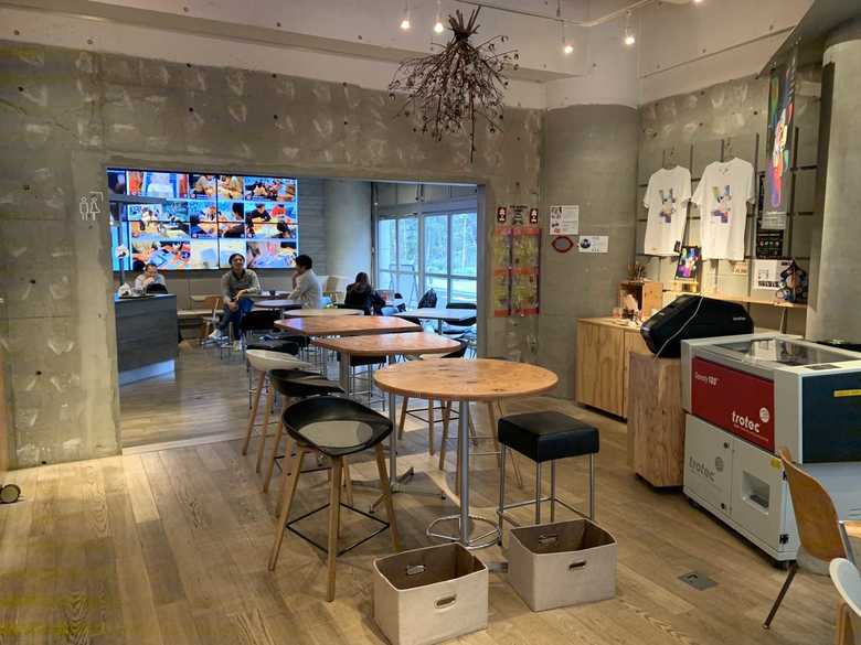 Loftworkの本社1階にある「FabCafe」はクリエイターラボのようだ
