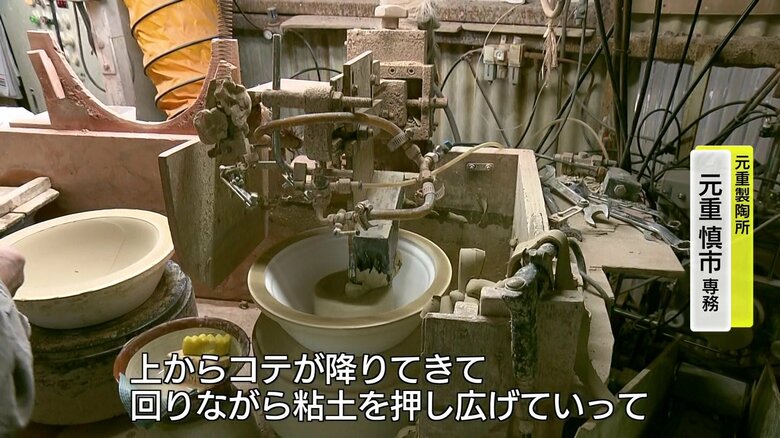 粘土の塊を機械で成形