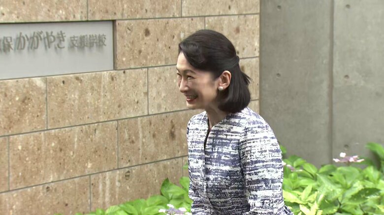 宮城県立秋保かがやき支援学校に到着された紀子さま