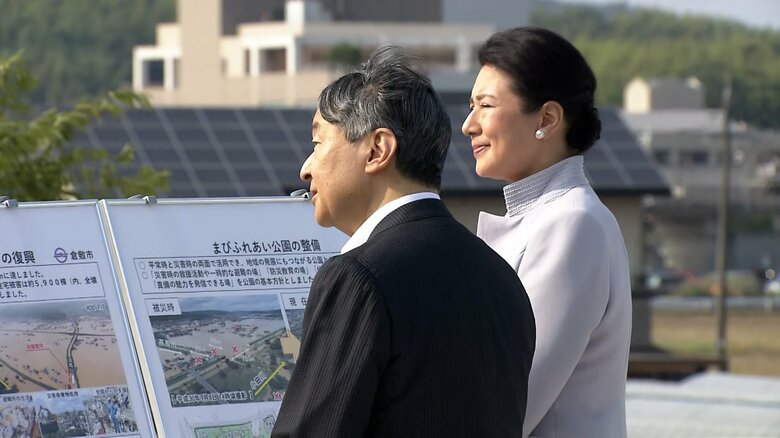 豪雨災害からの復興についての説明に熱心に耳を傾けられた