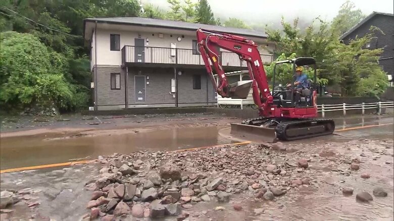 重機による撤去作業（大分・由布市）