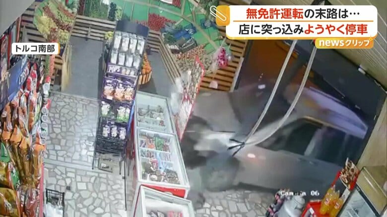 食料品店に車が突っ込む瞬間（午後10時ごろ、トルコ南部）（4）
