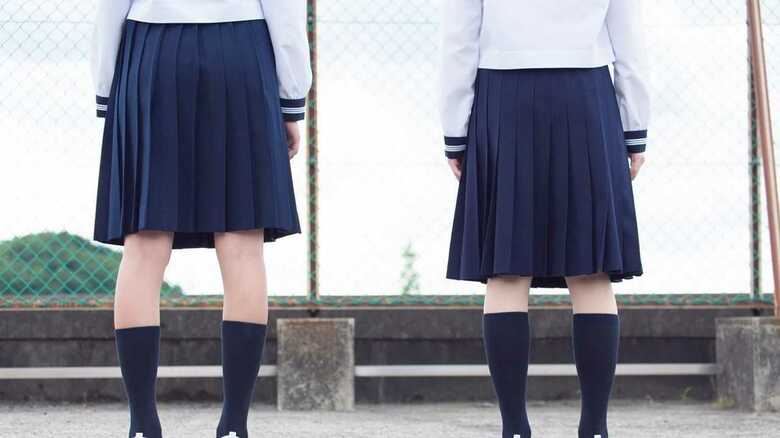 スカートの長さに厳しい学校も多い