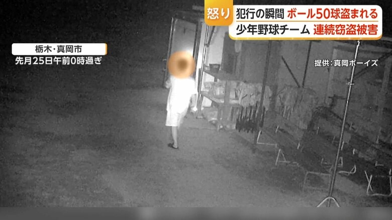 白いTシャツ、短パン姿の人物が倉庫を物色（8月25日 防犯カメラ映像）
