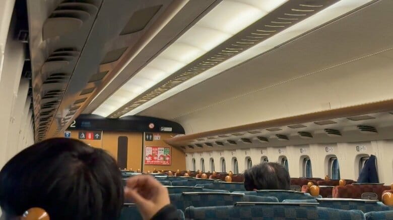 新鳥栖駅で止まる車両（13日午前0時ごろ：視聴者撮影）