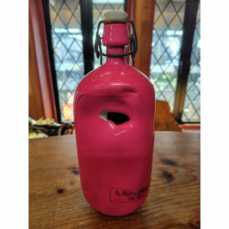 越中谷さんがクマに襲われた際に破壊された水筒（本人提供）