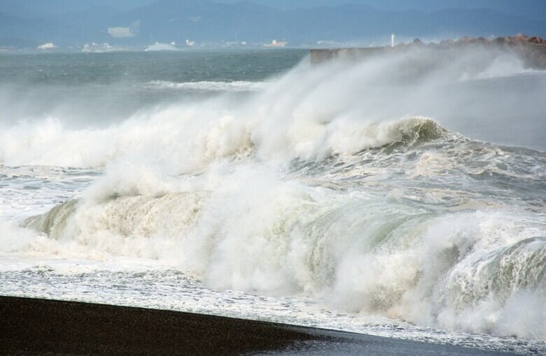 突然の大波、巨大波に注意