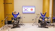 日韓首脳がドラムセッション！BTS「Dynamite」をノリノリで　高市首相は華麗なスティックさばき　韓国・李在明大統領もアレンジ加え