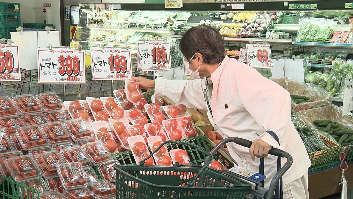 トマトが記録的な高値 平年比2倍の店も 猛暑で花が落ち 実がなっても