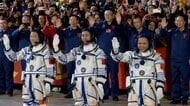 宇宙ごみと衝突か…中国の有人宇宙船「神舟20号」5日予定していた地球への帰還延期　新たな日程は公表されず