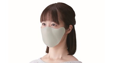 顔に貼り付ける「ひもなしマスク」で耳の痛みから解放…文具を扱う“キングジム”開発の着け心地を聞いた