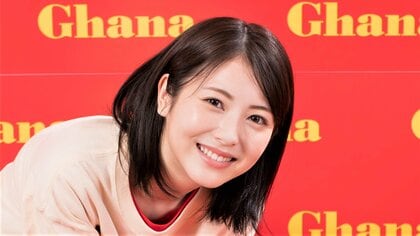 「実は…」浜辺美波“ここだけの秘密”…吉沢亮からの誕生日サプライズに感激！巨大ケーキをぱくり