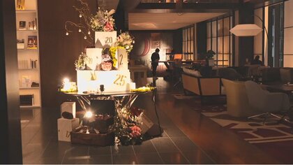 捨てられる花に新たな命を…クリスマスツリー装飾にも再利用される「ロスフラワー」とは