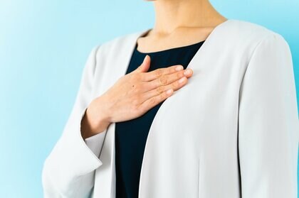 話す前に自分の気持ちを落ち着かせて(画像はイメージ)