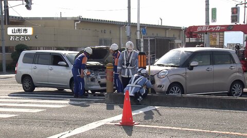 交差点で2台の車が出合い頭に衝突　軽自動車の66歳女性が重体　ライトバンの55歳女性はけがなし　山形市