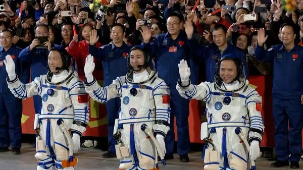 宇宙ごみと衝突か…中国の有人宇宙船「神舟20号」5日予定していた地球への帰還延期　新たな日程は公表されず｜FNNプライムオンライン