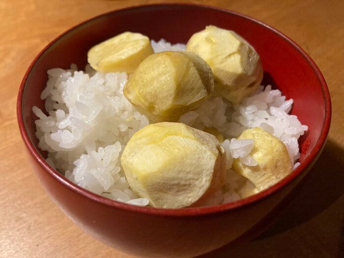 秋の代表的な炊き込みご飯「栗ご飯」